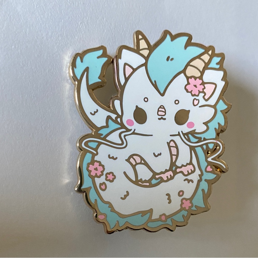 Pastel Haku Pin